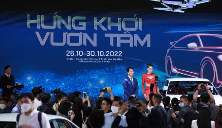 Hàng nghìn người tham quan có mặt tại Vietnam Motor Show 2022